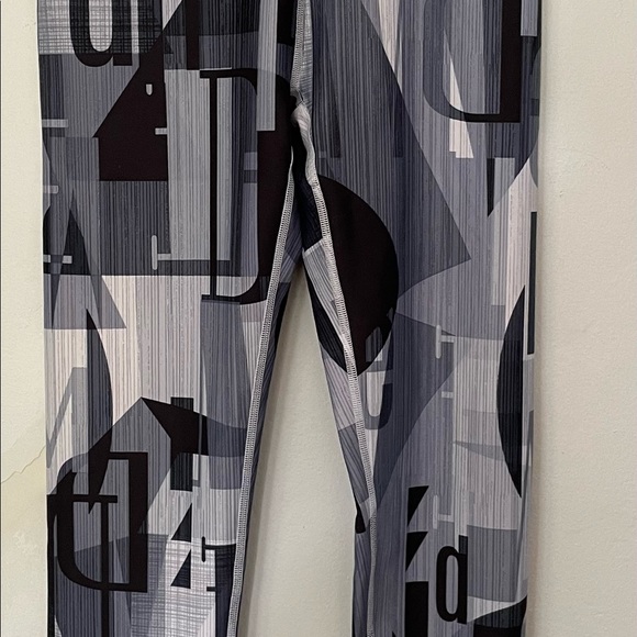 Fabletics by Demi Lovato - Picture 3 of 10